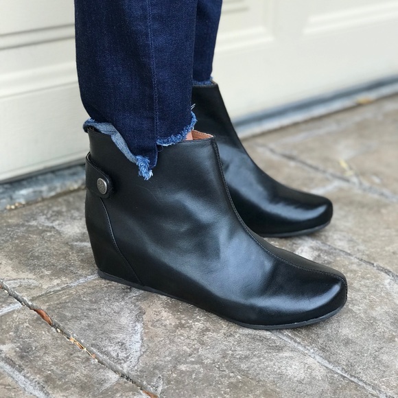 Crown Vintage Shoes - NIB Rich Leather Snap Back Hidden Wedge Booties